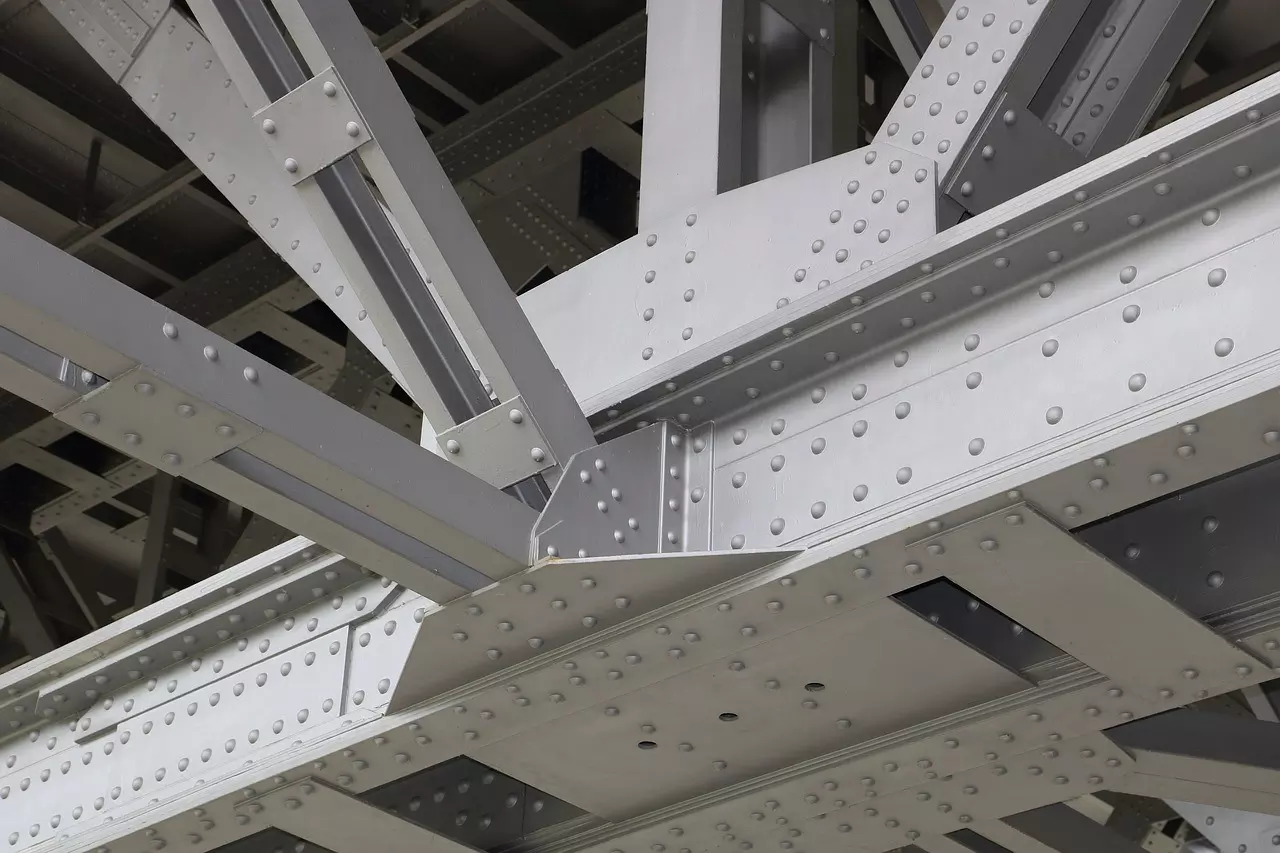 What are the types of steel structures?